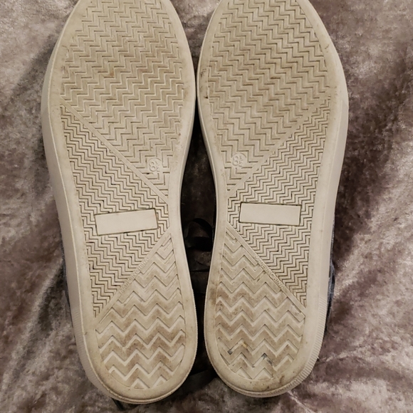 Sneakers - Picture 6 of 8